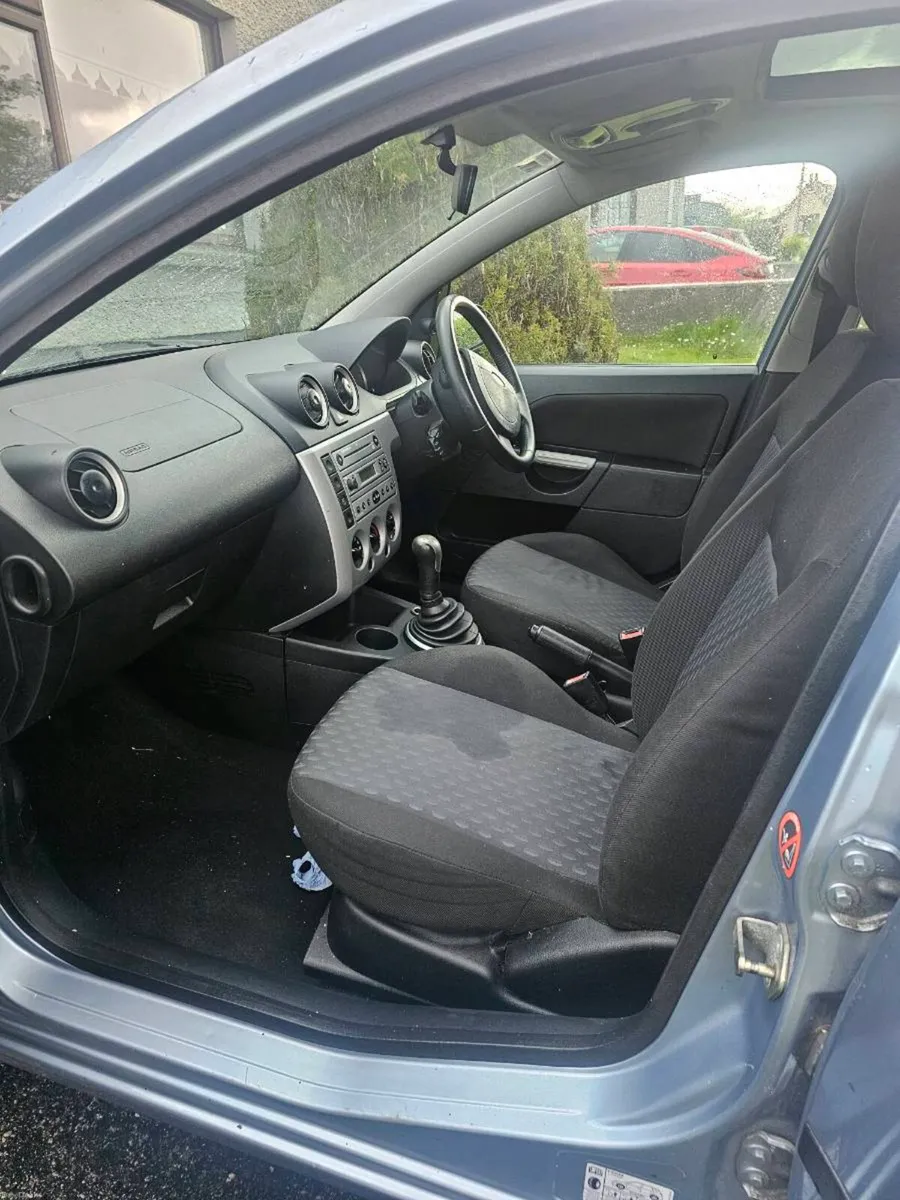 Ford Fiesta Zetec 2005 with sunroof - Image 6