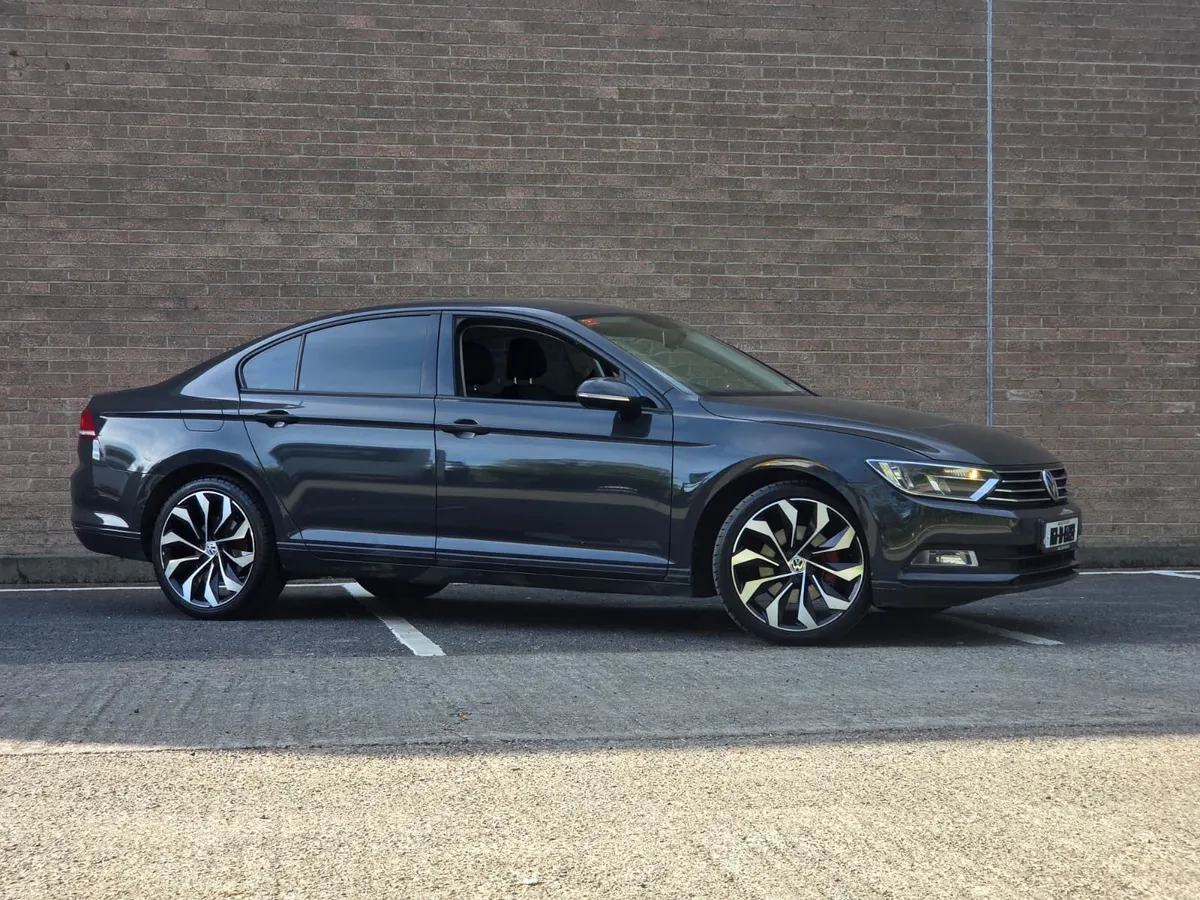 Volkswagen Passat 2016 - Image 2
