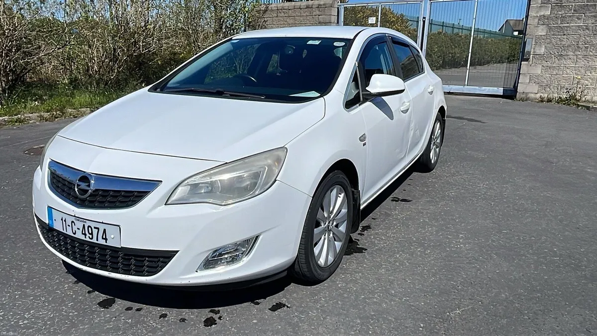 2011 Opel Astra - Image 1