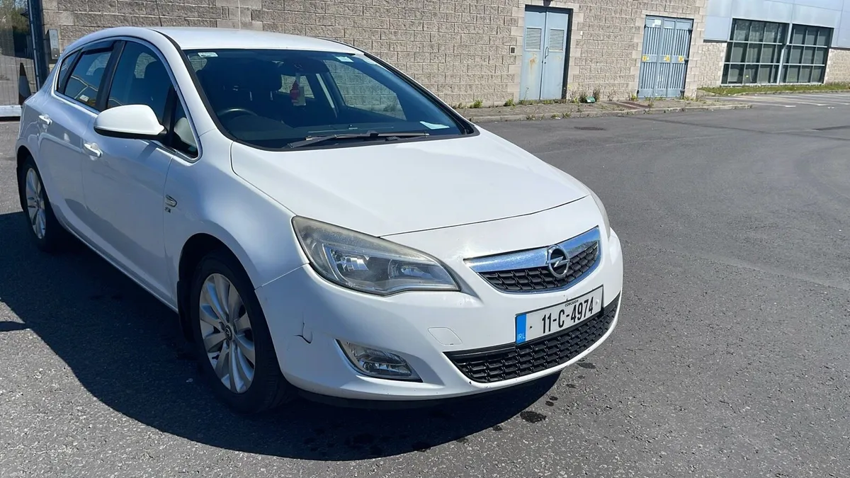 2011 Opel Astra - Image 2