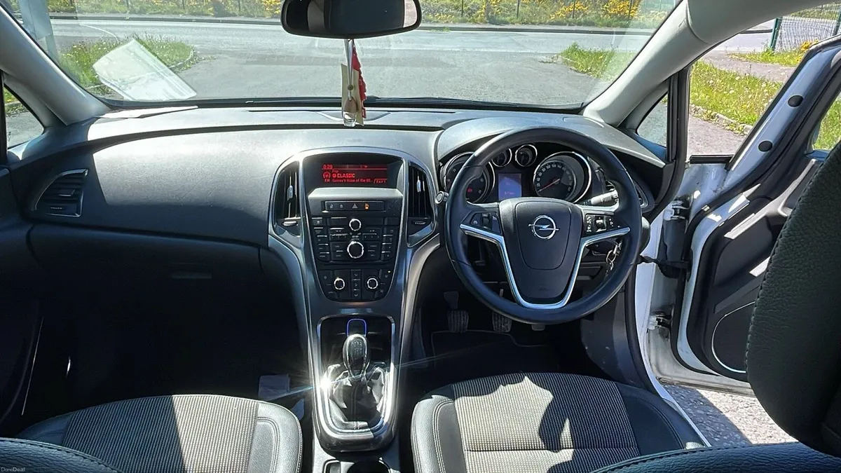 2011 Opel Astra - Image 4