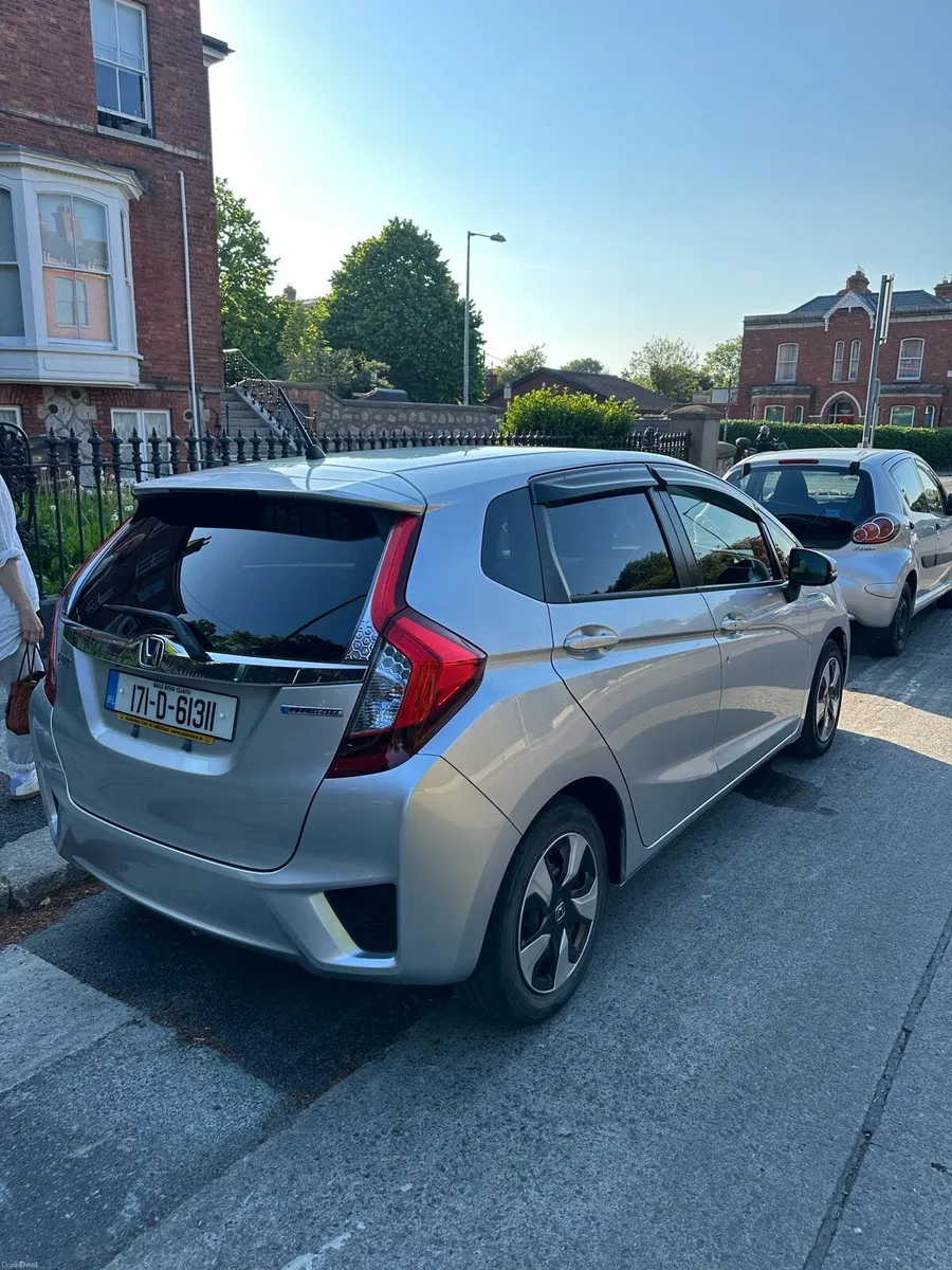 Honda Fit 2017 Hybrid Auto - Image 2