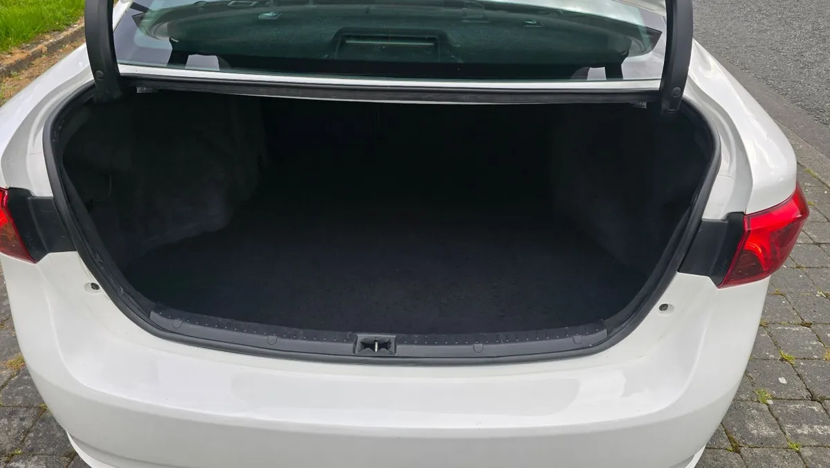 2015 Toyota Avensis 1.6 D4D - NCT & TAX - Image 4