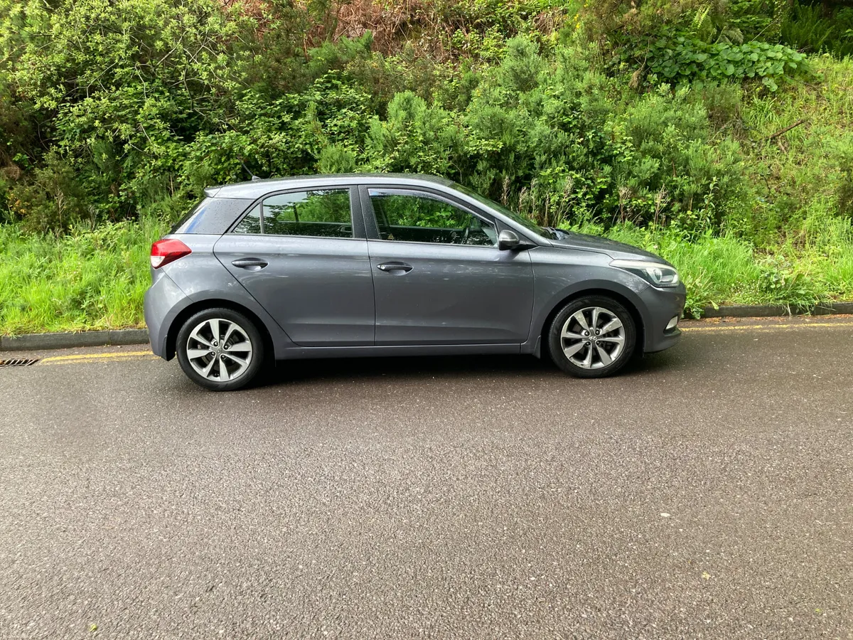 2017 Hyundai i20 1.1 Diesel Hatchback - Image 2