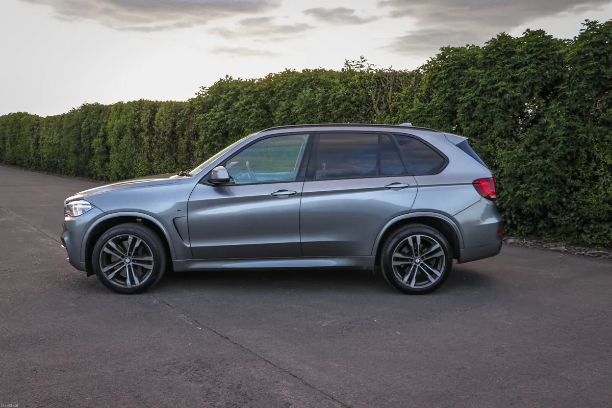 BMW X5 M50D - Image 3