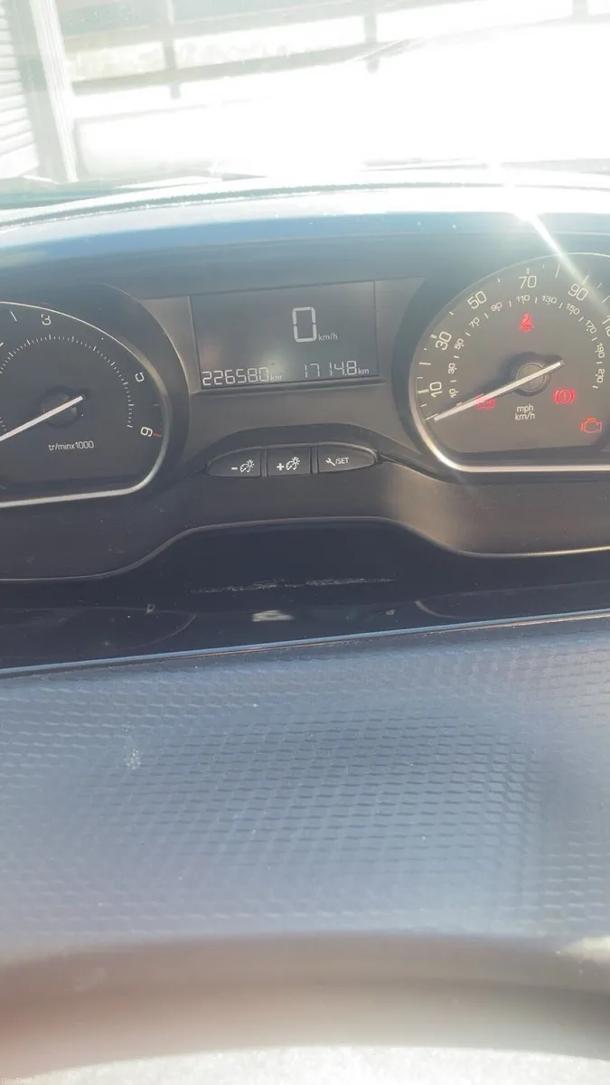 Peugeot 208 Diesel - Image 5