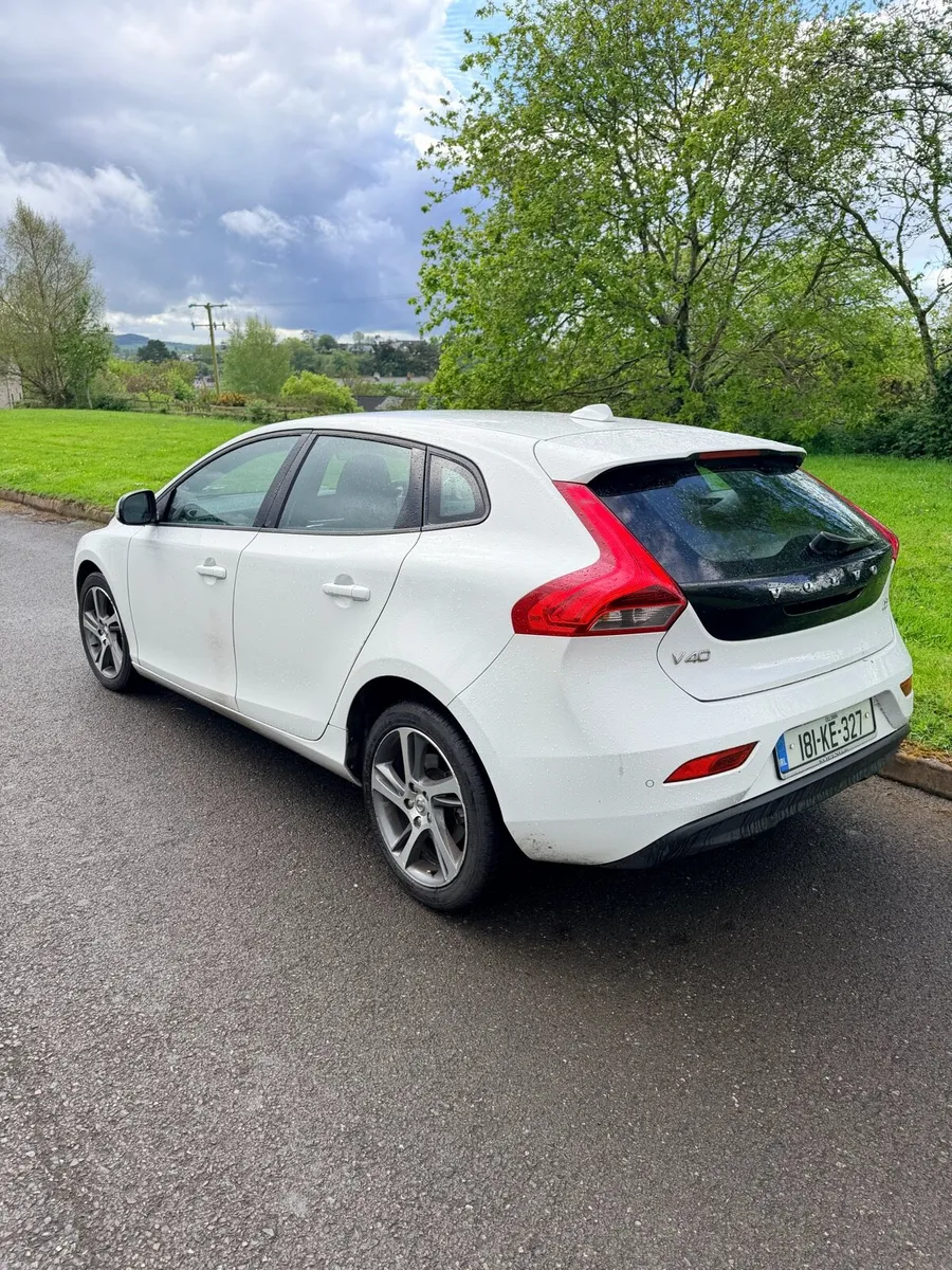 Volvo V40 Momentum Edition - Image 3