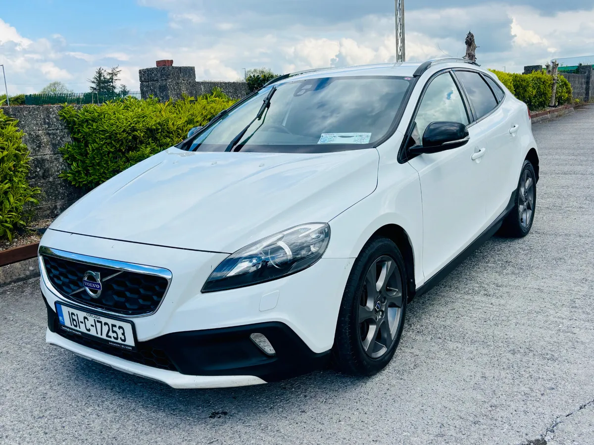 Volvo V40 2016 DIESEL AUTOMATIC - Image 4