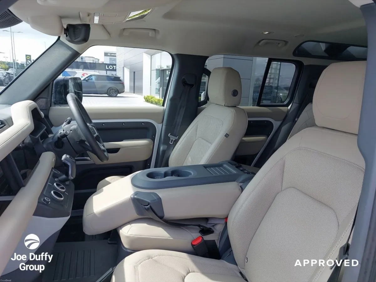 Land Rover Defender 110 2.0 Si4 PHEV SE 6 Seater - Image 4
