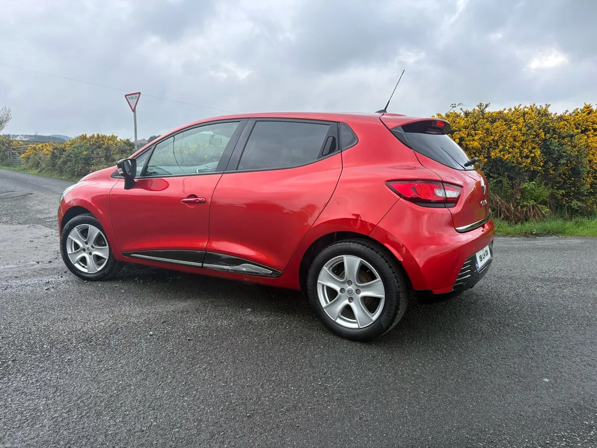 *Renault Clio* ONLY 57000Km* - Image 3