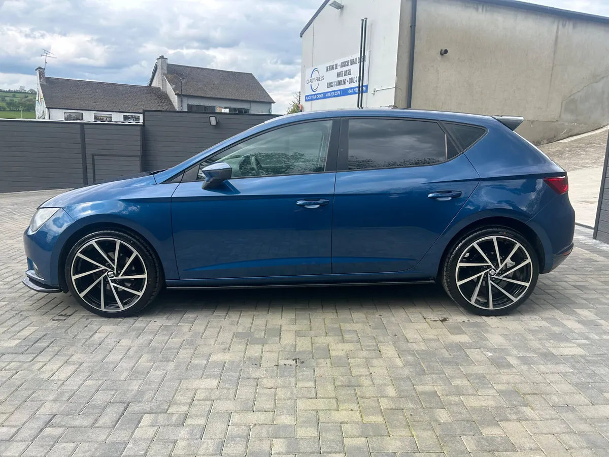 13(2) SEAT LEON 1.6 TDI LOW MILES 1 OWNER FROM NEW - Image 4