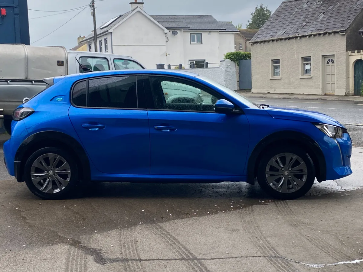 Peugeot 208 E Allure 50KWh - Image 2
