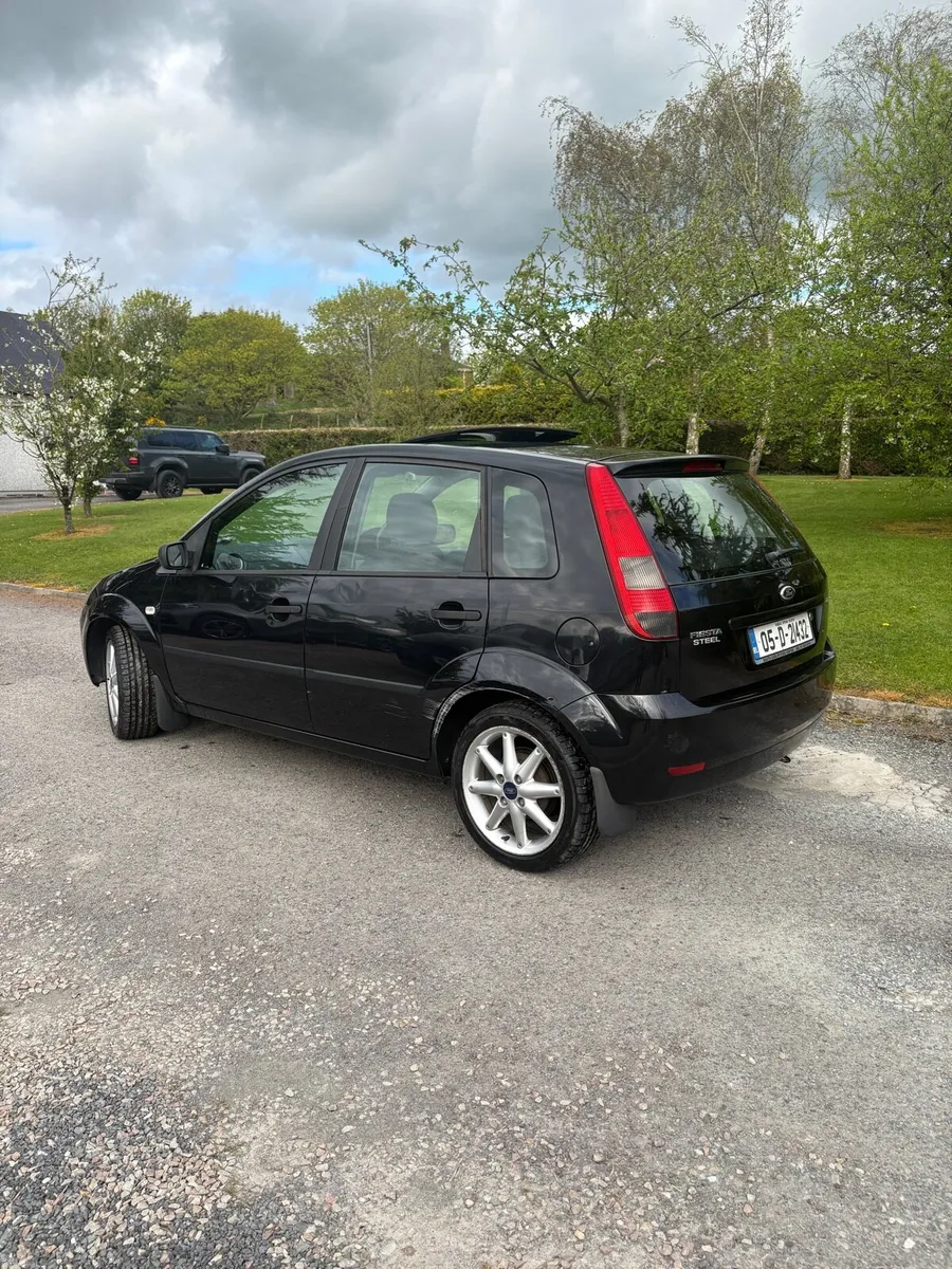 Ford Fiesta Zetec - Image 2