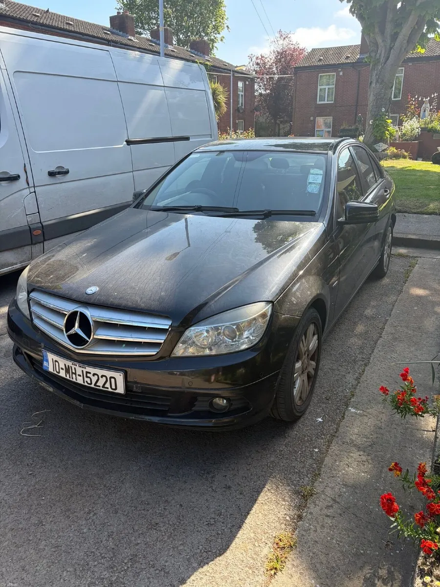 Mercedes-Benz C-Class 2010 - Image 2