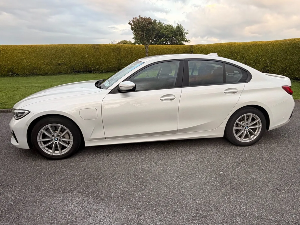 BMW 330E SE Pro - Image 3