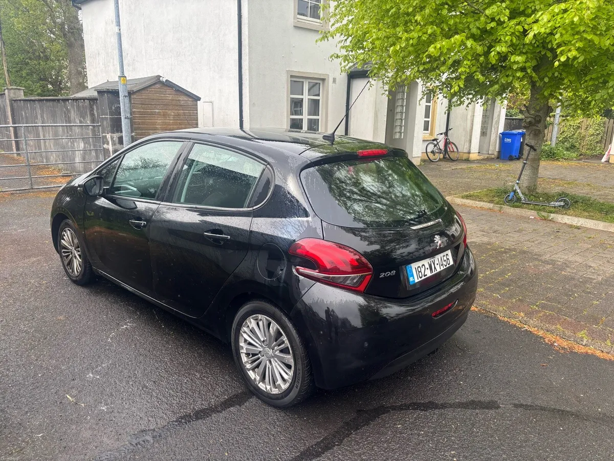 2018 (182) Peugeot 208 1.2 Petrol (€2.500) - Image 4