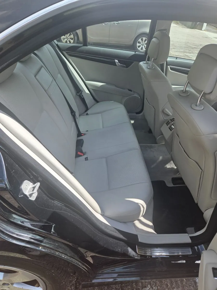 Mercedes-Benz C-Class 2011 - Image 2