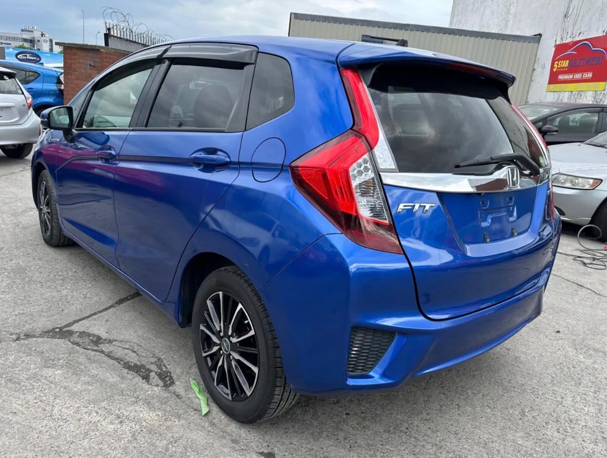 2014 Honda Fit 1.5 Hybrid Auto /  New Nct/ Warrant - Image 4