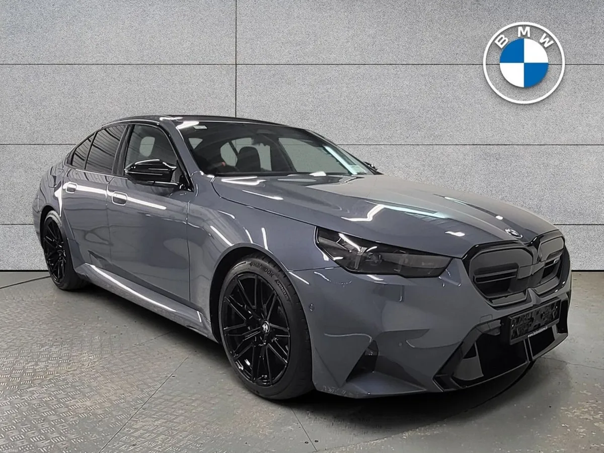 BMW M5 4.4 - Image 1