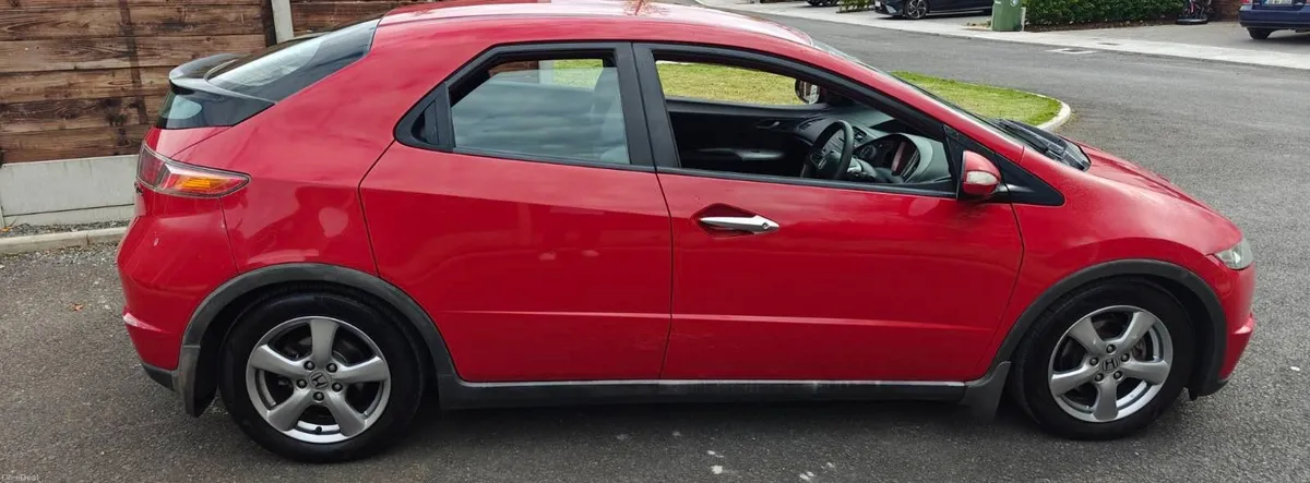 Honda Civic 2006 - Image 2
