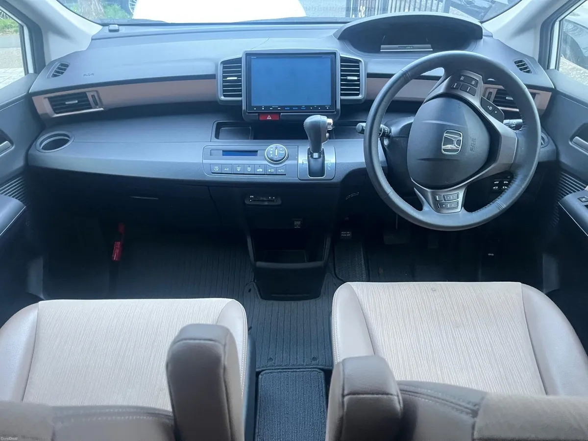 2015  Honda freed white colour - Image 4