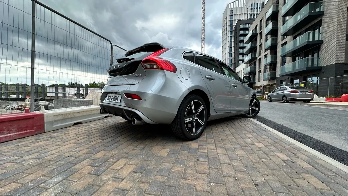 Volvo V40 D4 190bhp R-Design - Image 2