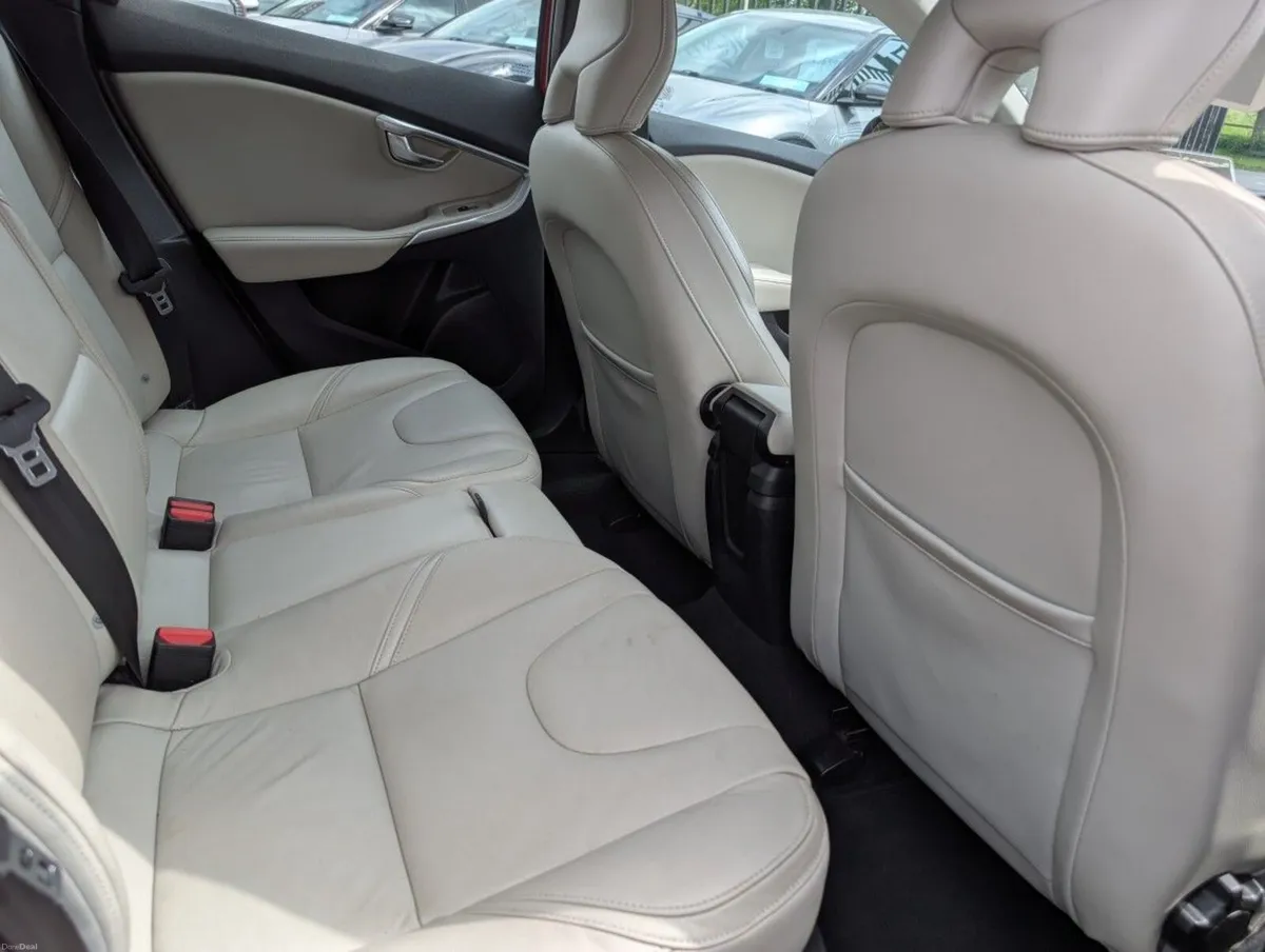 Volvo V40 D2 (120hp) Momentum Edition - Image 3