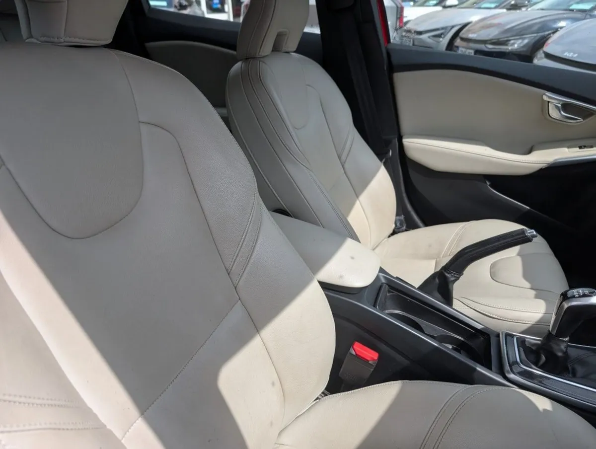 Volvo V40 D2 (120hp) Momentum Edition - Image 5