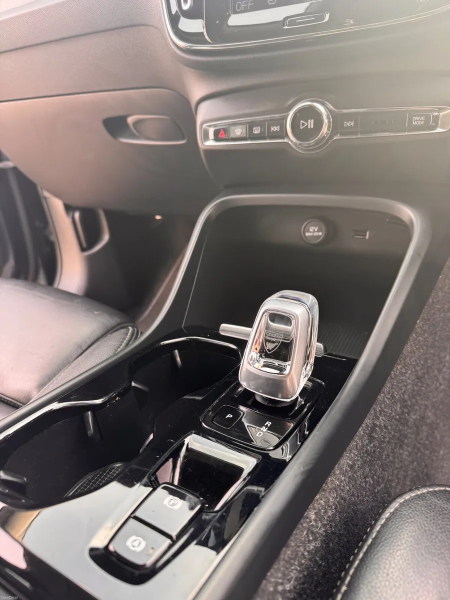 Volvo XC40 2021 - Image 2