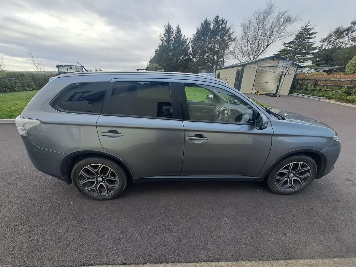 Mitsubishi Outlander 2015 - Image 1