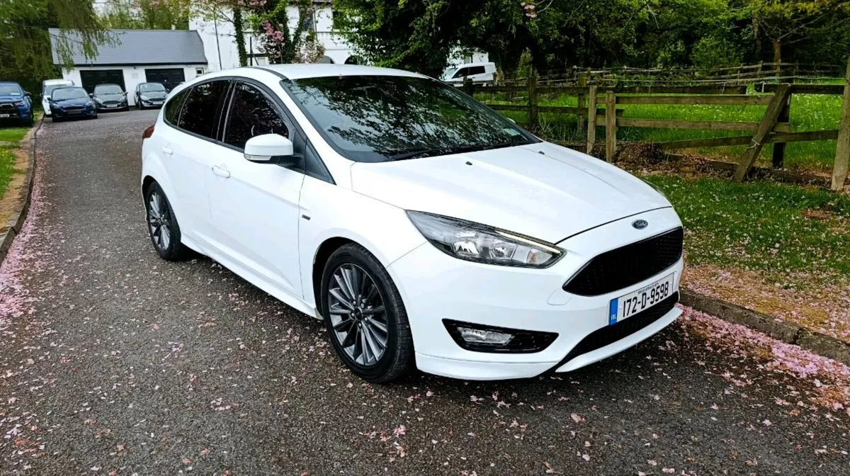 2017 Ford Focus Stline Diesel Low Kms - Image 2