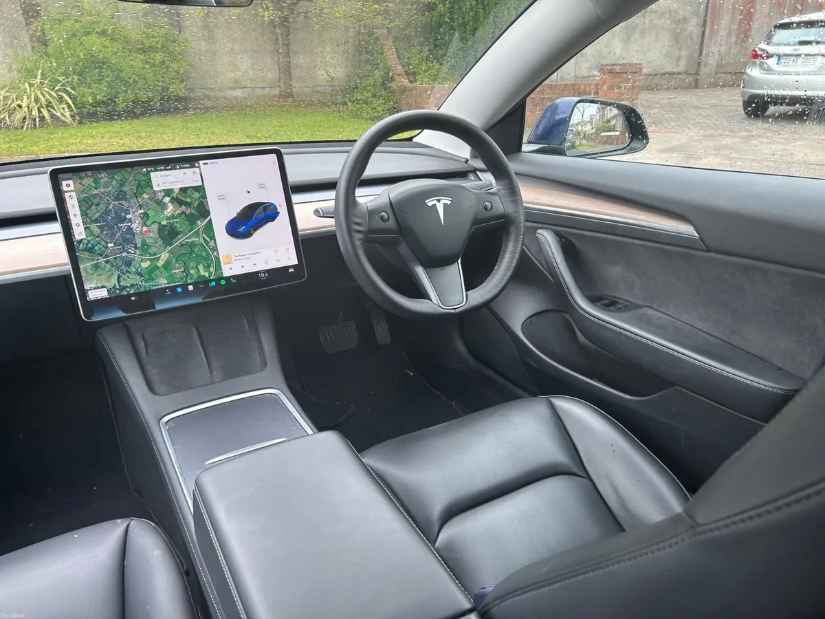 Tesla Model 3 2021 - Image 2