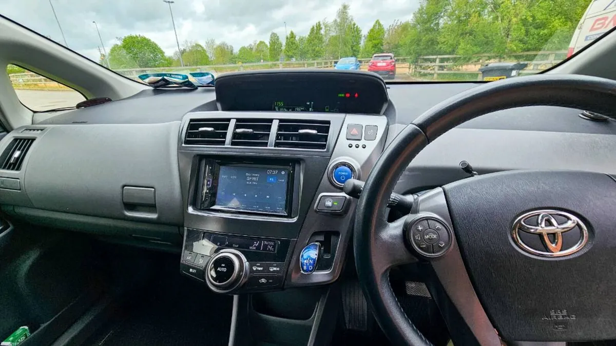 Toyota Prius - Image 4