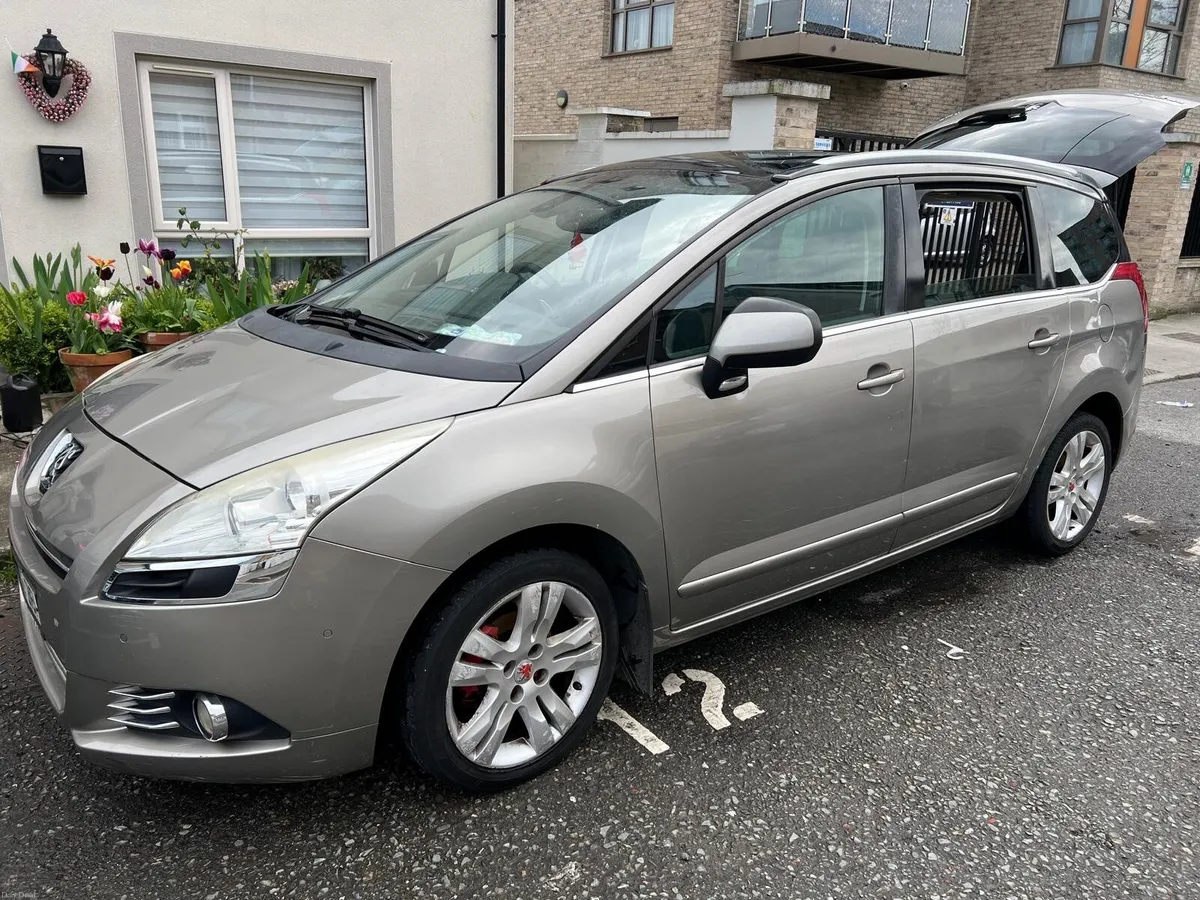 Peugeot 5008 2010 - Image 1