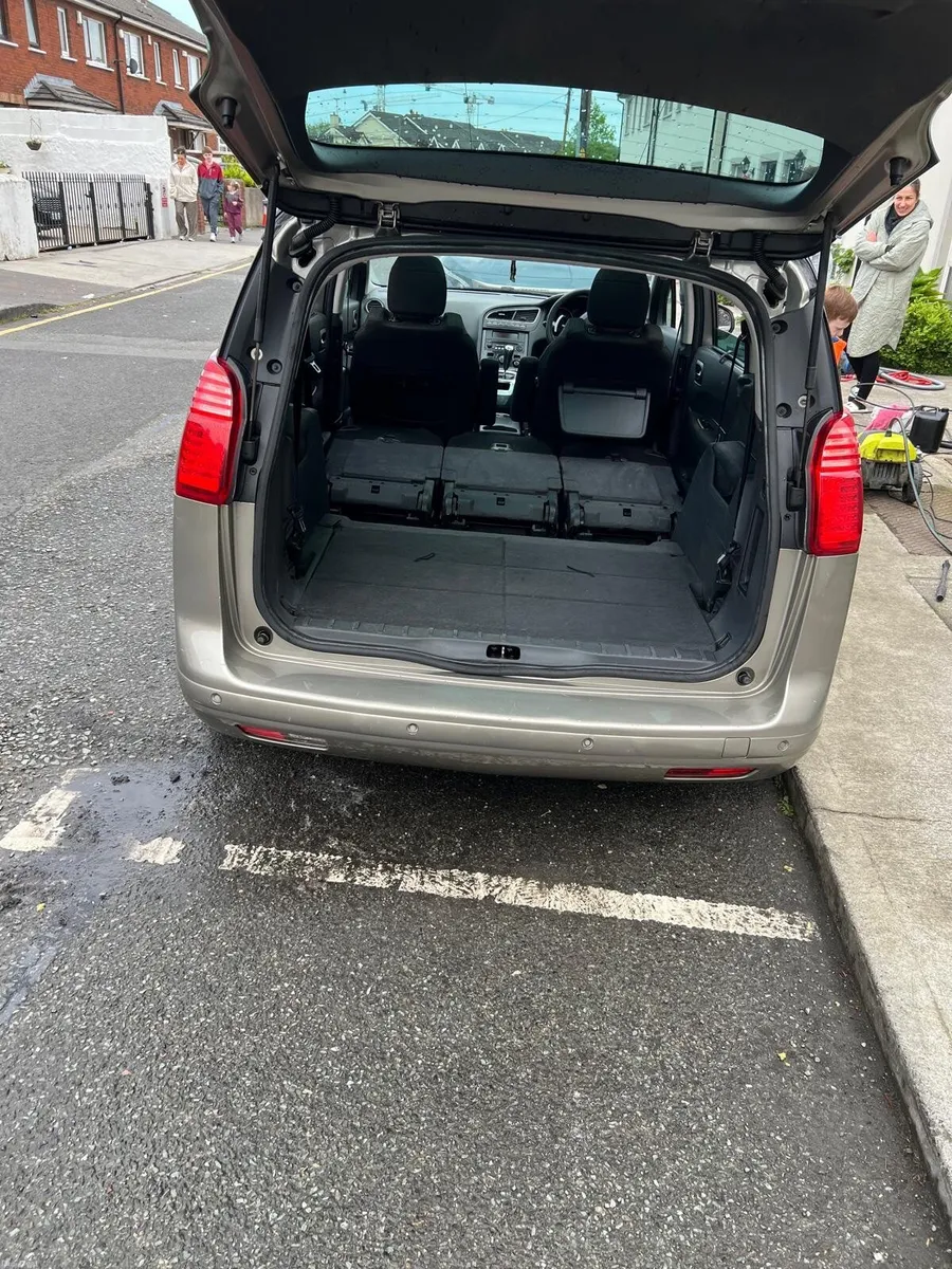 Peugeot 5008 2010 - Image 4