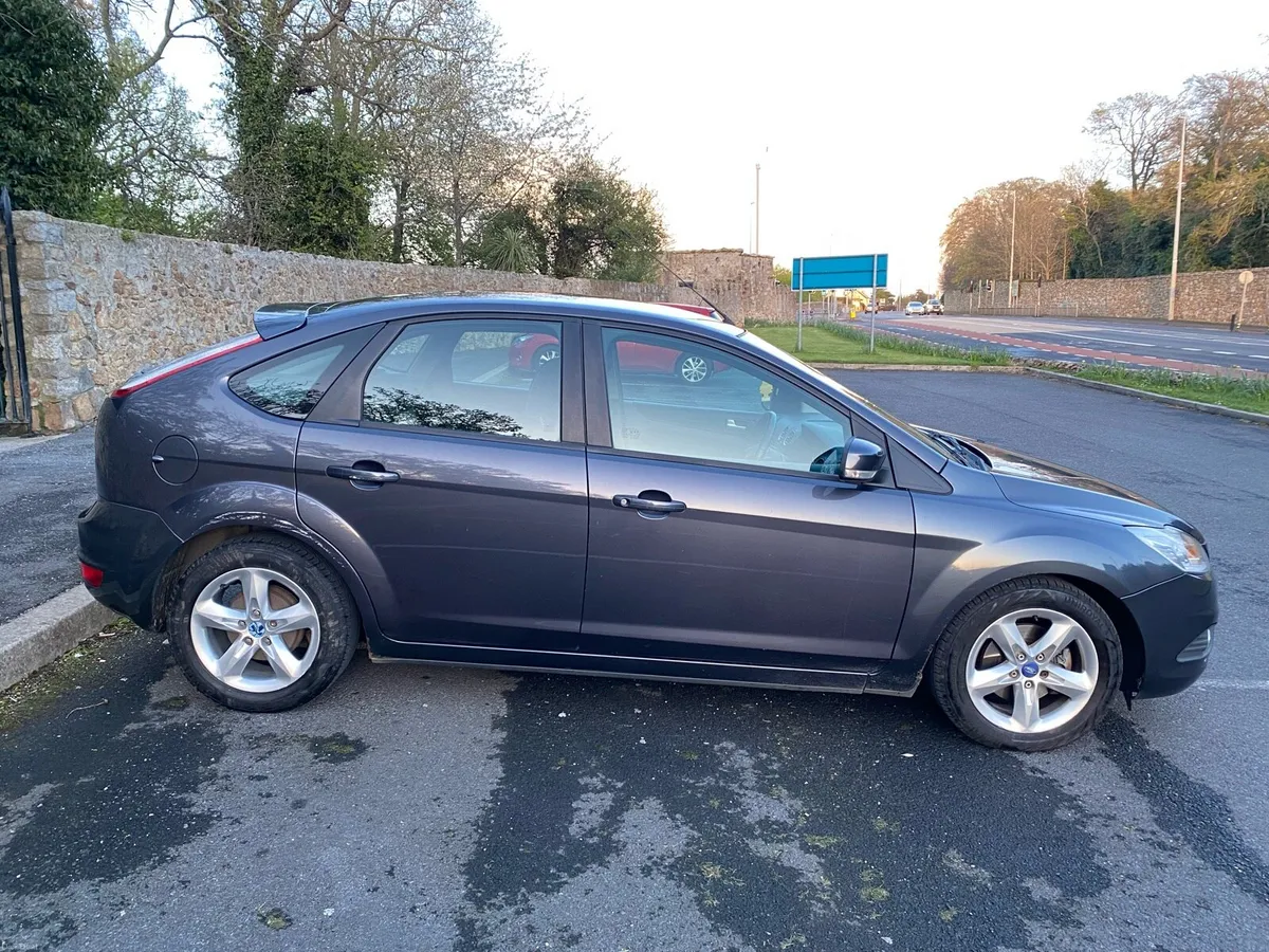 FORD FOCUS 1.6 PETROL,  Automatic - Low Mileage, - Image 4