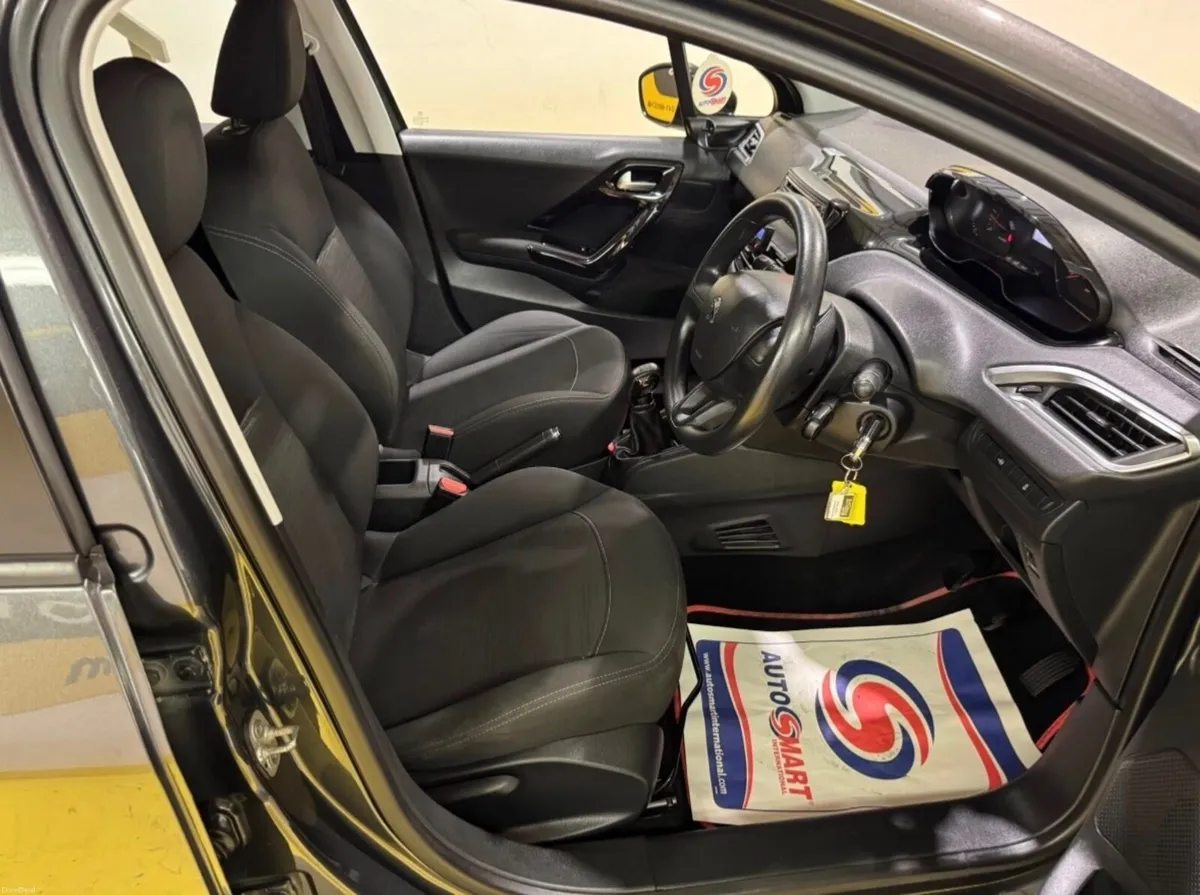 Peugeot 208 2015 - Image 3