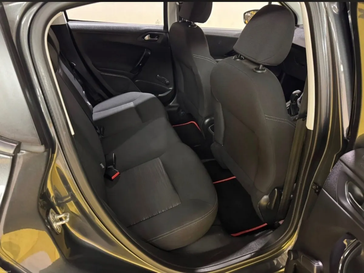 Peugeot 208 2015 - Image 2