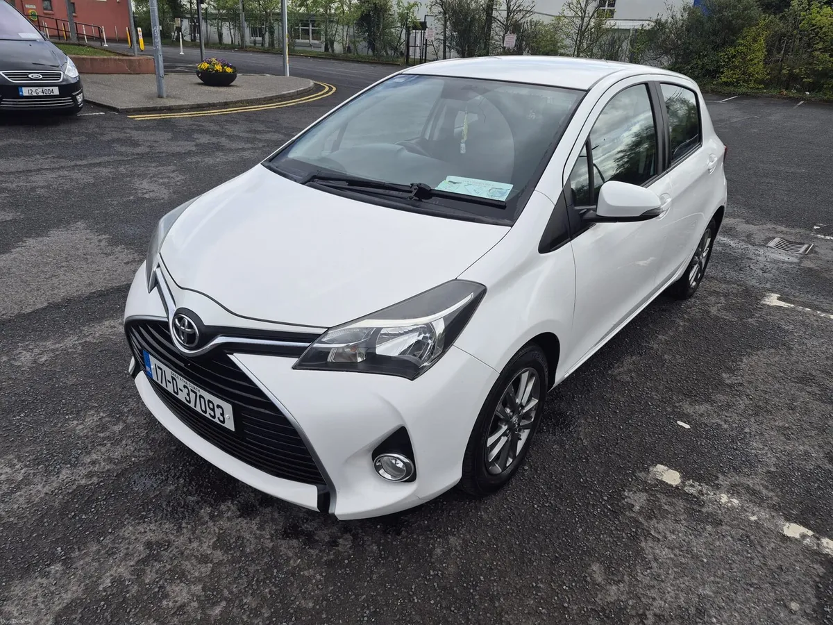 2017 Toyota yaris - Image 2