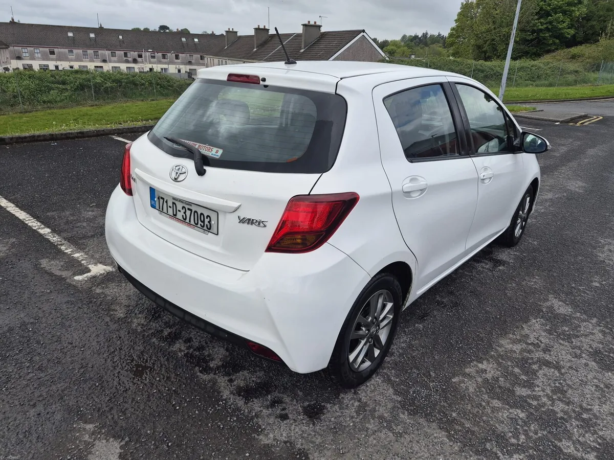 2017 Toyota yaris - Image 4