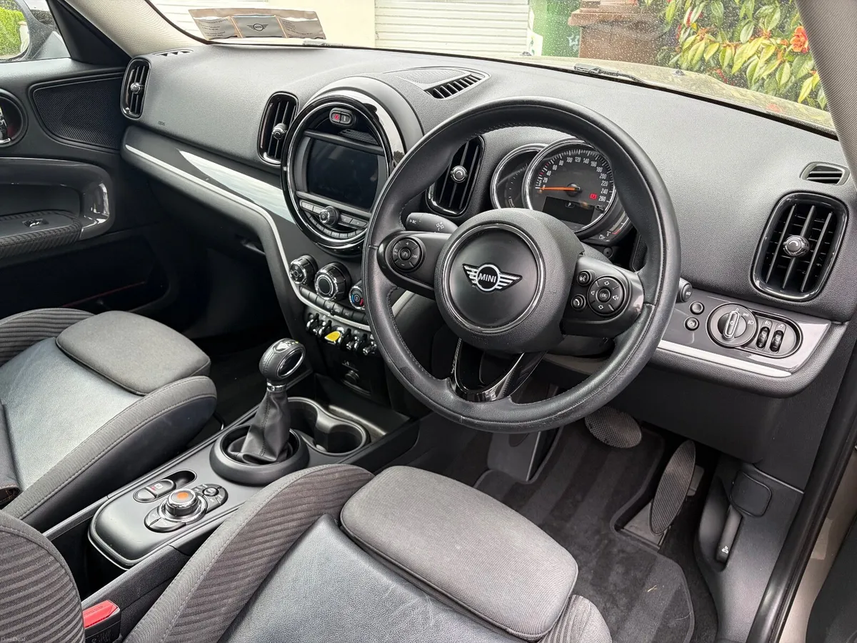 Mini Cooper Countryman Hybrid 2018 - Image 2