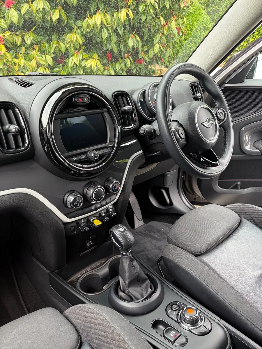 Mini Cooper Countryman Hybrid 2018 - Image 3