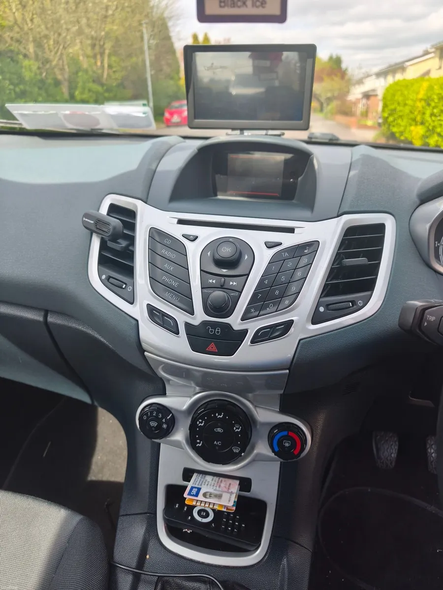 Ford Fiesta 2010 - Image 4