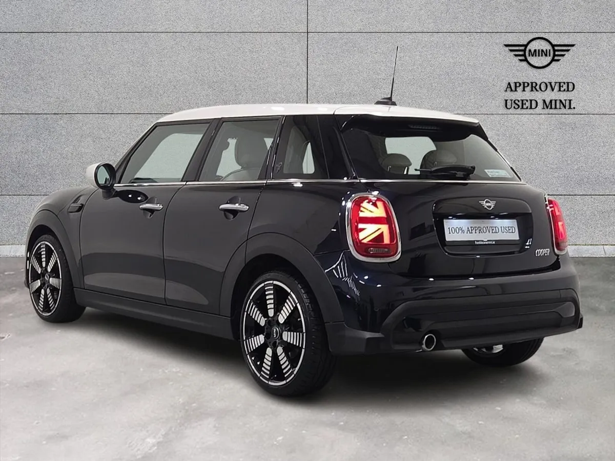 Mini Cooper 5-Door Cooper Exclusive - Image 3