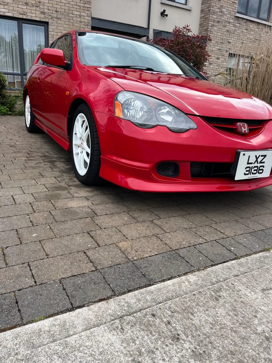 Honda integra DC5 type-R 2002 - Image 2