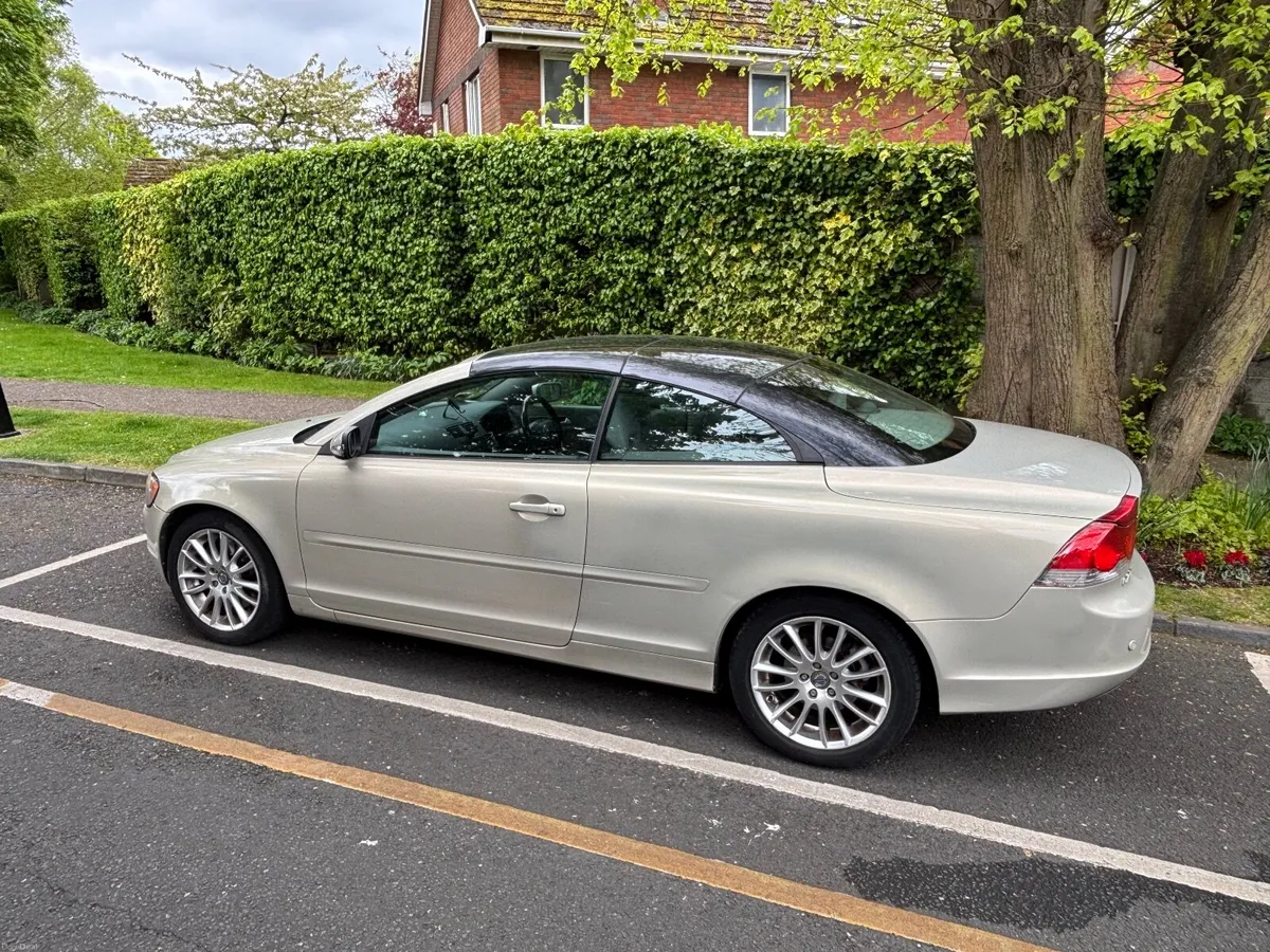Volvo C70 2006 - Image 2