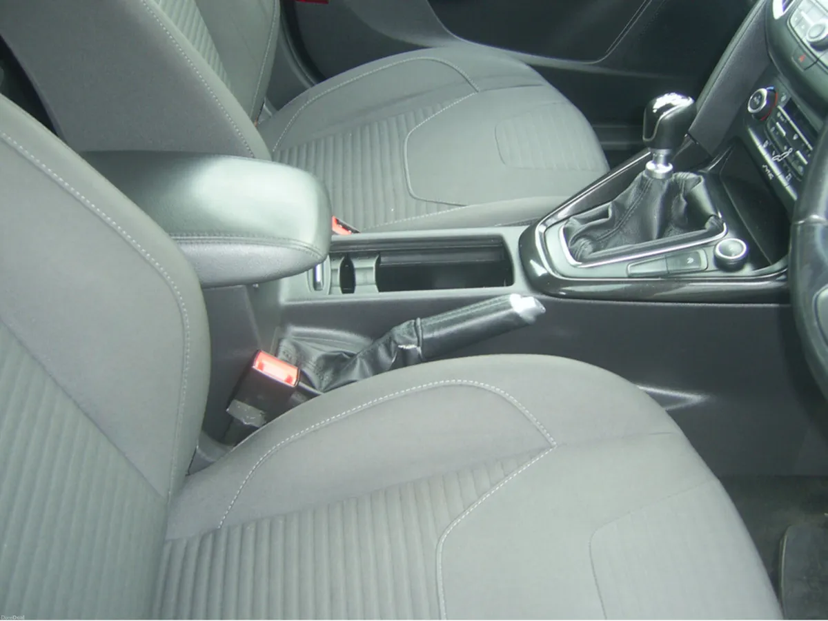 Ford Focus 1.5 TDCI TITANIUM 120PS 6SPEED 5DR - Image 4
