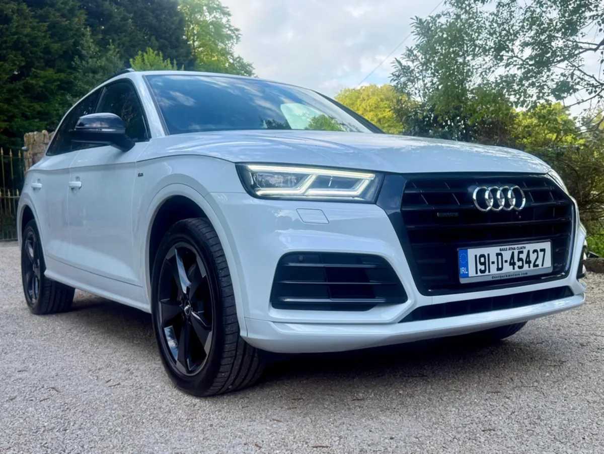 Audi Q5 40 TDI 190PS QUATTRO S LINE BLACK EDITION - Image 2