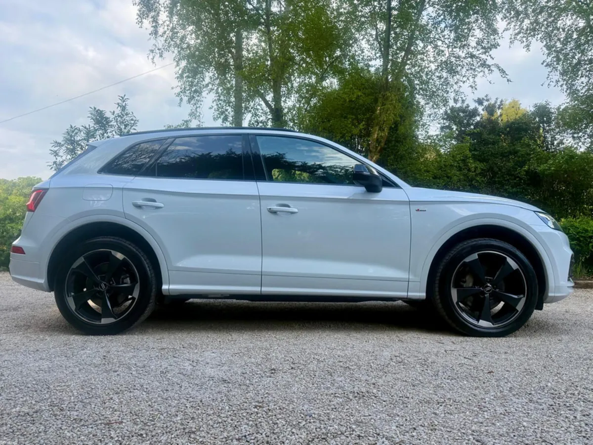 Audi Q5 40 TDI 190PS QUATTRO S LINE BLACK EDITION - Image 3