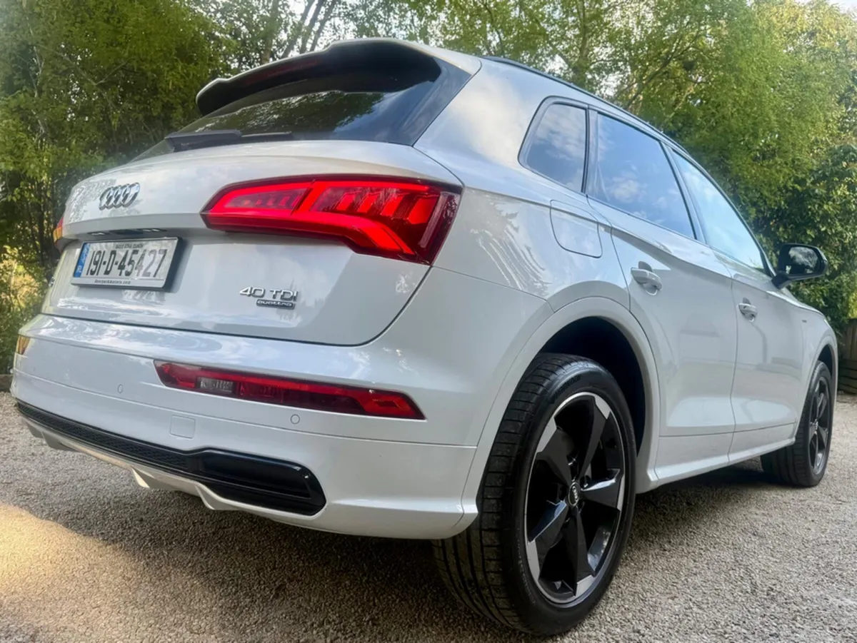 Audi Q5 40 TDI 190PS QUATTRO S LINE BLACK EDITION - Image 4